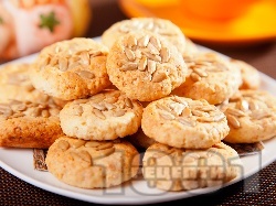 Овесени бисквити със слънчогледови семки и кокосови стърготини - снимка на рецептата